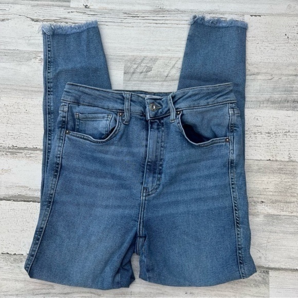 Free People Jeans Size 30 Woman’s 5-pocket style Raw Hem Light Wash Blue - Picture 12 of 12